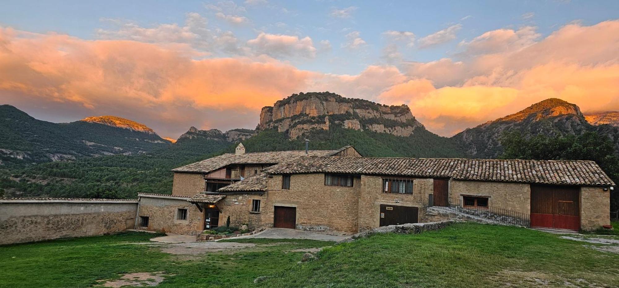 Cases Altes De Posada Naves  Экстерьер фото